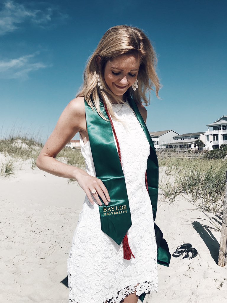 BaylorComm's tweet photo. Ok, graduation on the beach sounds pretty good. ☀️🏖✌🏽 Way to go, Catherine George! And congrats again to ALL our #BaylorComm grads!! ✨ {Also pictured: Mary Scott George, #BaylorComm 2016 + Craig &amp; Fran George, 2018 @Baylor Parents of the Year!} @BaylorParents @BaylorProud https://t.co/7PM7kb2u1e
