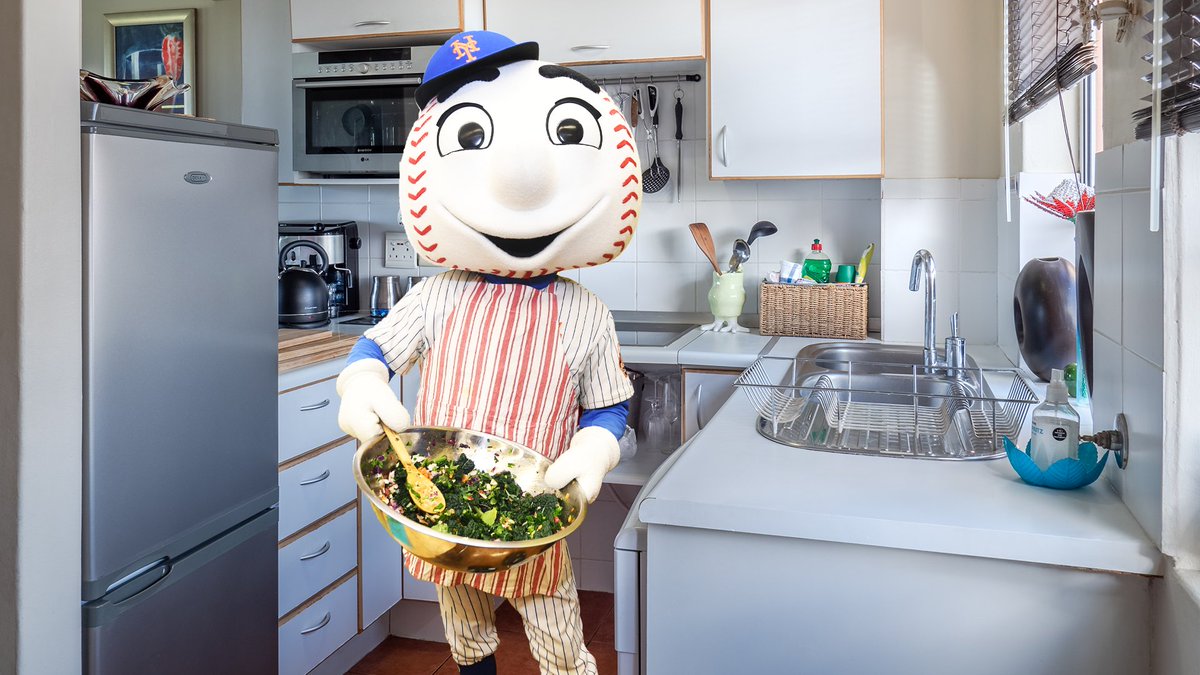 MrMet's tweet photo. What!? Did you think I only ate peanuts and Cracker Jack!?!? https://t.co/O0GcaJ8FMR