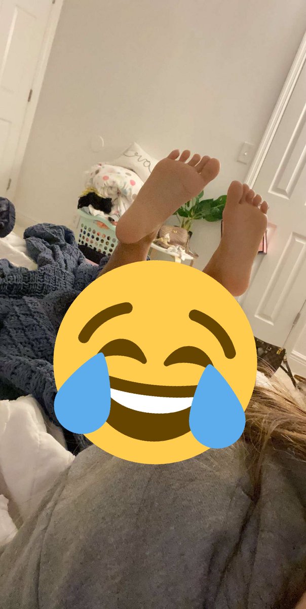 MadyTeen's tweet photo. Así los leo y humillo jaja
Conociéndolo se excitan más con mis hermosos piecitos que con mi culo, así que la censuro 🤭 https://t.co/kqtm6AGnYZ