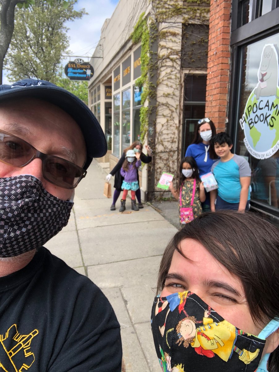 We continue being grateful to all who support Hipocampo! ¡Gracias por el apoyo! Facebook Live story time Tuesday and Thursday at 11am! #libroshipocampo #hipocampochildrensbooks #supportindiebookstores