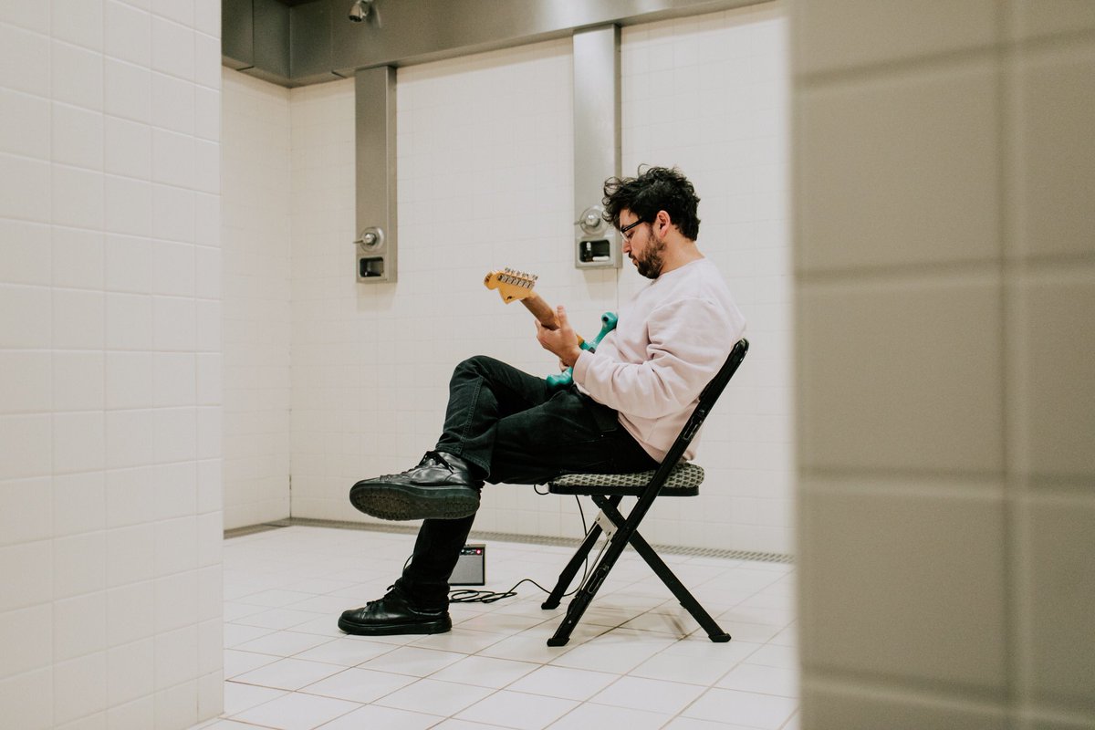 annaleemedia's tweet photo. Bathroom reverb or practicing for quarantine? @brosemaiman was ahead of his time. #simulationtheorytour  @walkthemoonband https://t.co/ub2copLZqP