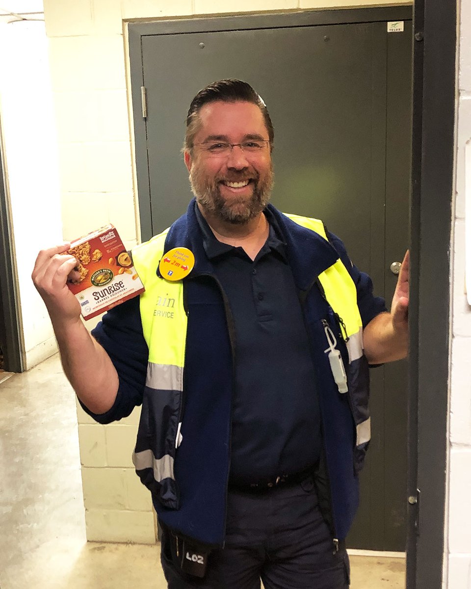 NaturesPath's tweet image. Transit workers, like all #EssentialServiceWorkers, are going above and beyond for their communities. That’s why we recently donated boxes of organic food to show our support and appreciation.
⁣
Thank you @translink for helping us facilitate these donations!