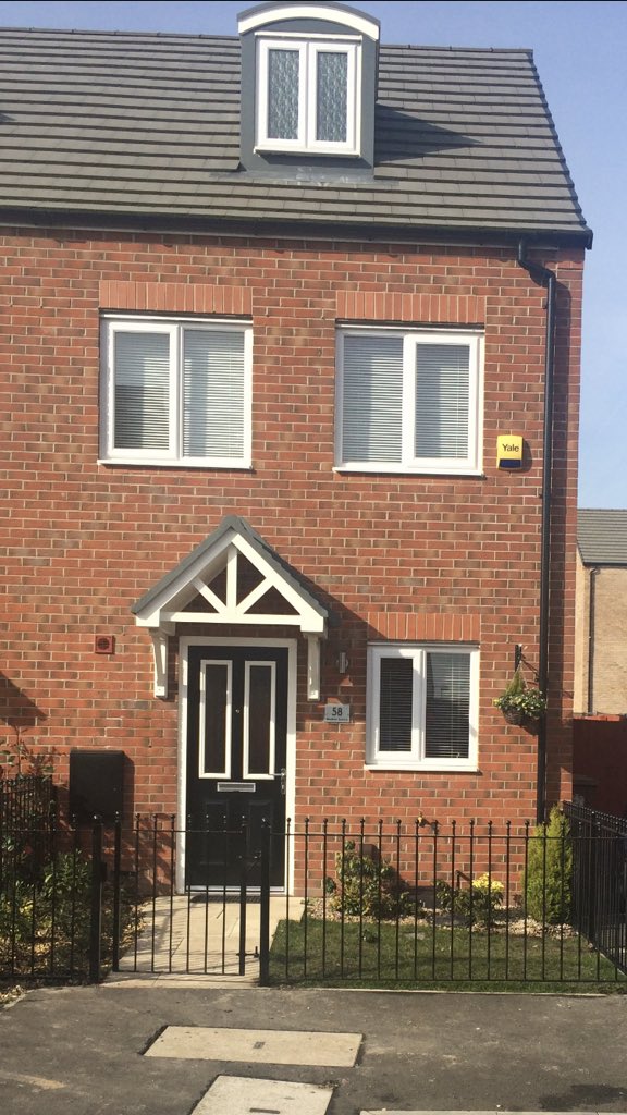 JBHdevelopments's tweet image. Available to rent - St Helens, Merseyside £650 pcm - 3 bed semi with off street parking