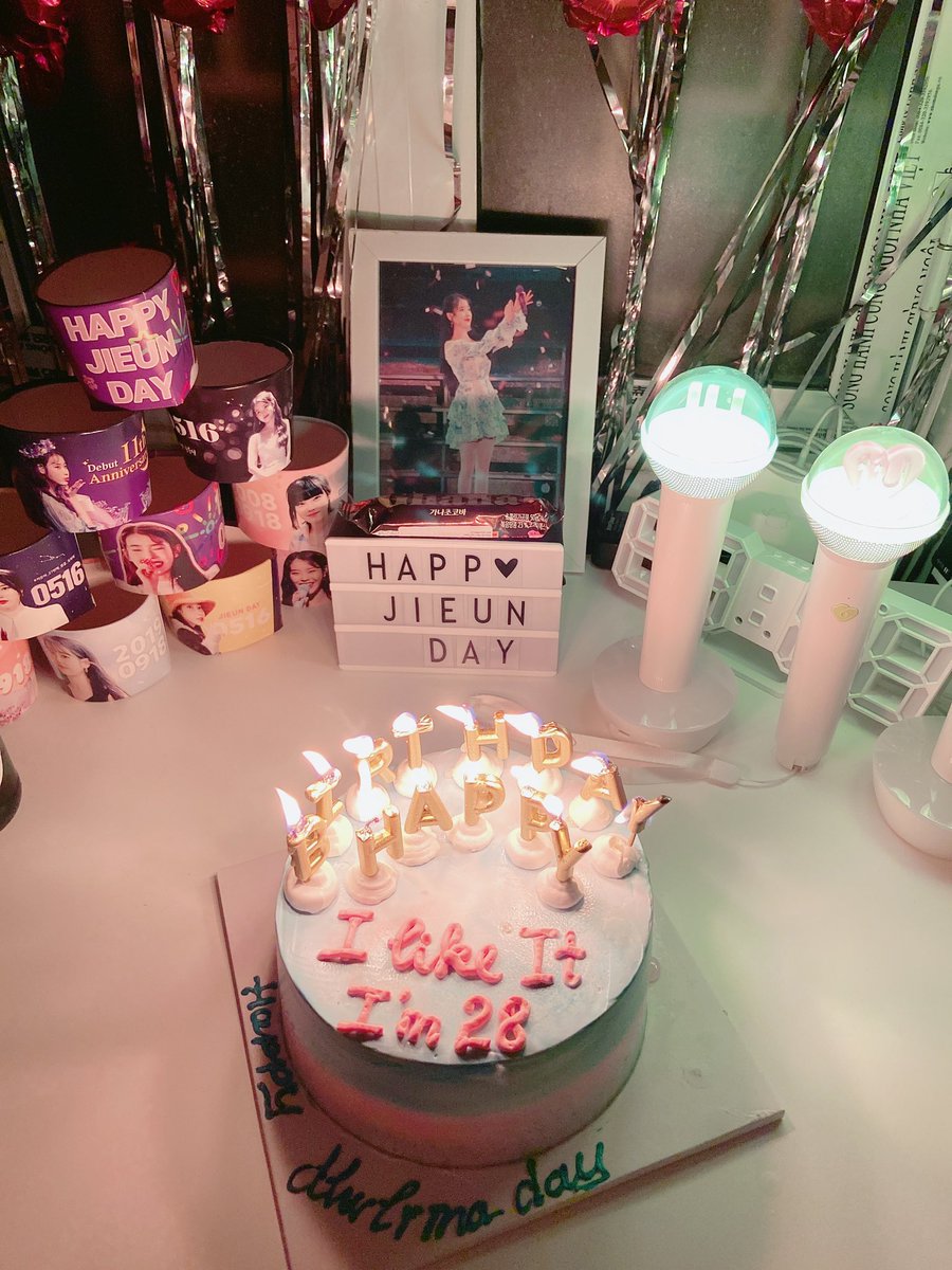 1993Amulet's tweet photo. HBBD IU fan VietNam 🥰😍 https://t.co/unxlq8IhK6