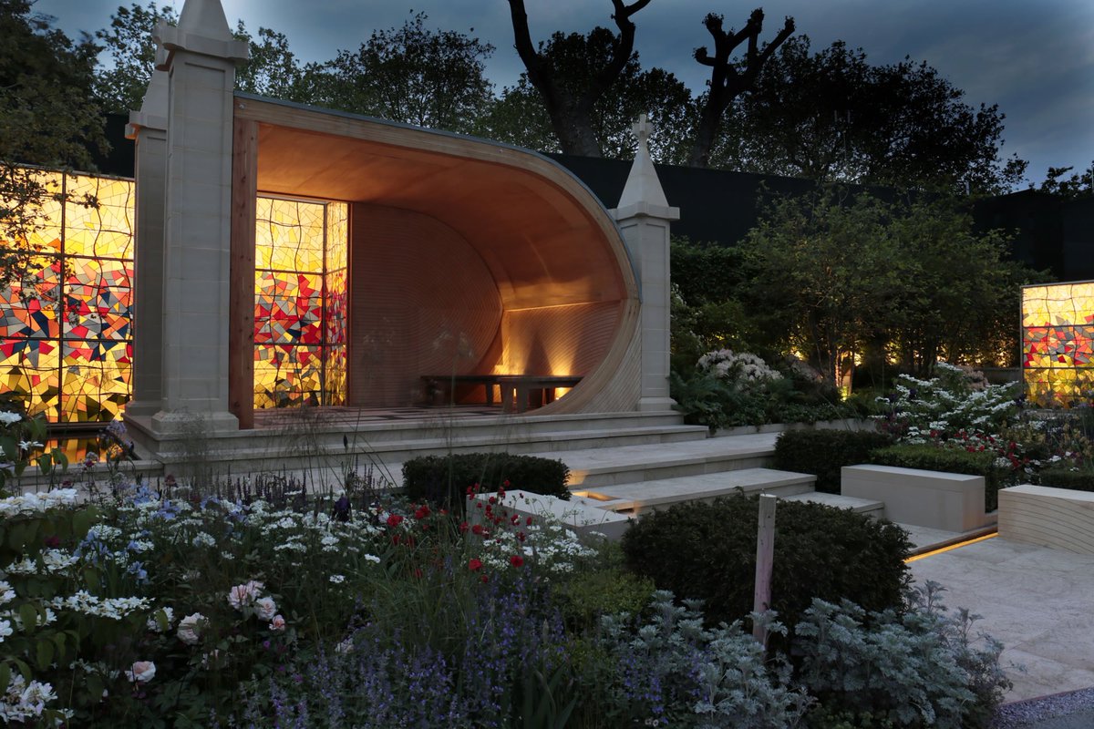 Welcome2Yorks's tweet photo. We’re delighted that three of our Yorkshire #RHSChelsea gardens are up for the Decade of People's Choice Award; with each showcasing a unique &amp; distinct flavour of Yorkshire.

We would love it if you could vote for one of these beauties via this link 👇

https://t.co/n3BbLCRwf2 https://t.co/gTc1G6R1lt