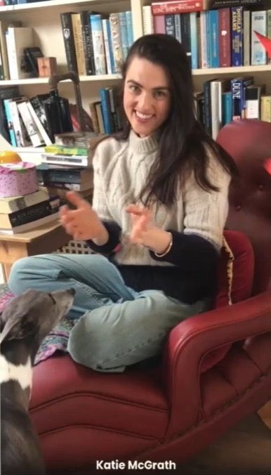 lenaIuthorr's tweet photo. She’s literally just showing off her books and eating cookies MY HEART https://t.co/kOZBWQxnR4