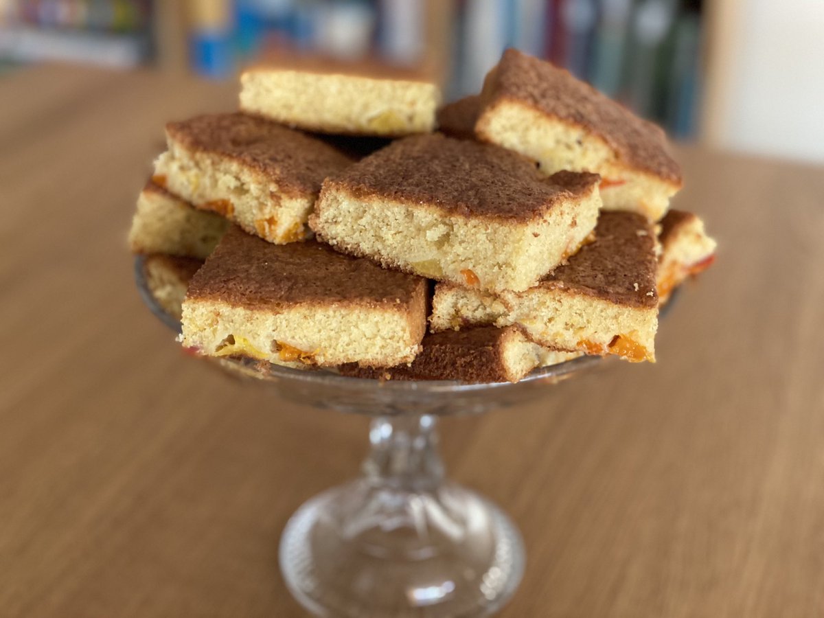 fatrabbitbakery's tweet photo. The #lockdown continues, so the rabbits have decided to put our @kemis_pontcanna fruit &amp; veg box to good use again with some Peach &amp; Apricot blondies!! 🍑#StayAtHome #WeekendBaking https://t.co/YWeYAv5KjJ