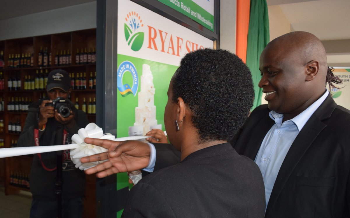 ryaf_agribiz's tweet photo. #RYAFSHOP started in 2017, but the official launch was made by the Minister of Public Services and Labour Hon @FRwanyindo on November 28th, 2018. https://t.co/BeR6oeitHU