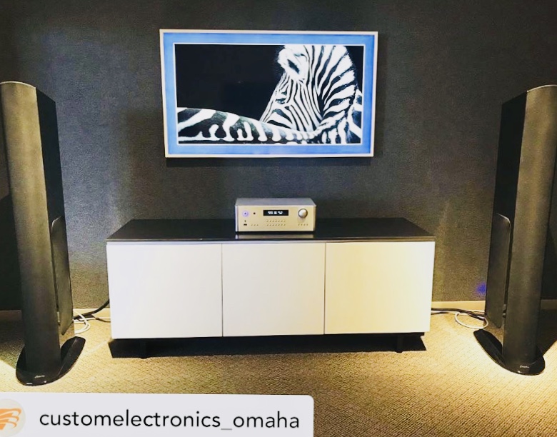 SalamanderD's tweet photo. Sweet setup! Salamander #showussunday by #customelectronics Omaha. Support all entertainment. @SamsungUS w/Frame TV, @goldeneartech, #Rotel + #salamanderdesigns. Making most of unusual times.
#staysafe #stayhome #homeentertainment #mediaroom #hometheater #avtweeps #Audio https://t.co/eShfQCnYSu