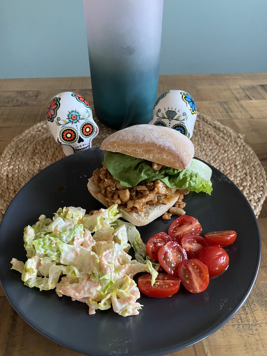 Thewingmaker44's tweet image. Pulled chicken burger from @HelloFreshUK awesome!! 👍👍👍