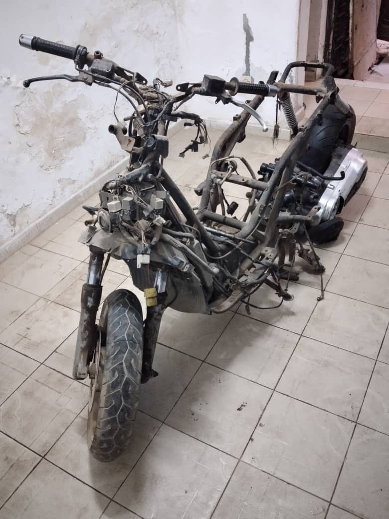 PapoAmadou's tweet photo. Et pour finir, un beau
Before. / After.
#AARenov 778251056
#Scooter #Beverly500 https://t.co/YZIp7wPWWe