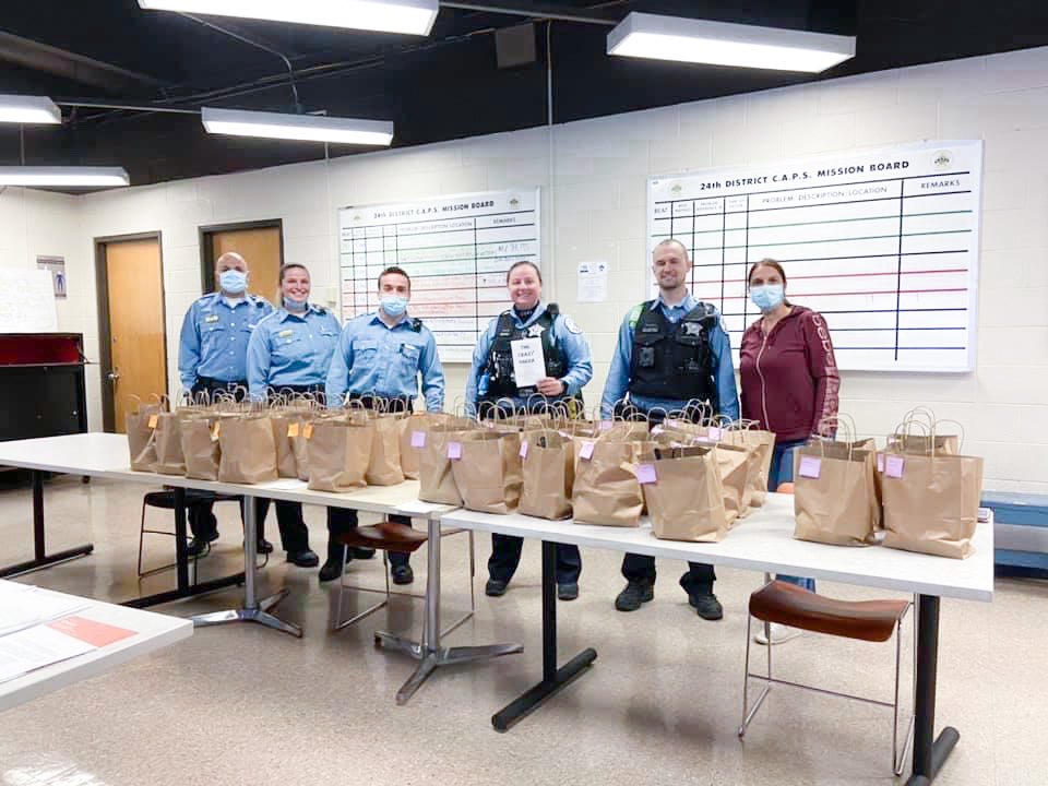 ButlerKKG's tweet image. So happy that we were able to work with Kappa chapters across the country to provide meals to frontline workers. 

The following pictures are friends and family of our very own sisters Molly and Christina! 💙