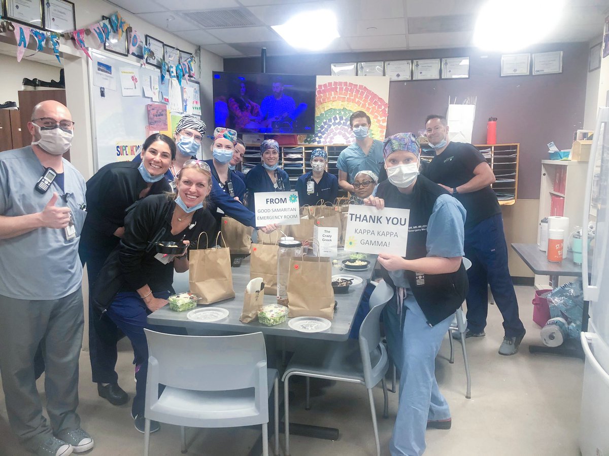 ButlerKKG's tweet image. So happy that we were able to work with Kappa chapters across the country to provide meals to frontline workers. 

The following pictures are friends and family of our very own sisters Molly and Christina! 💙