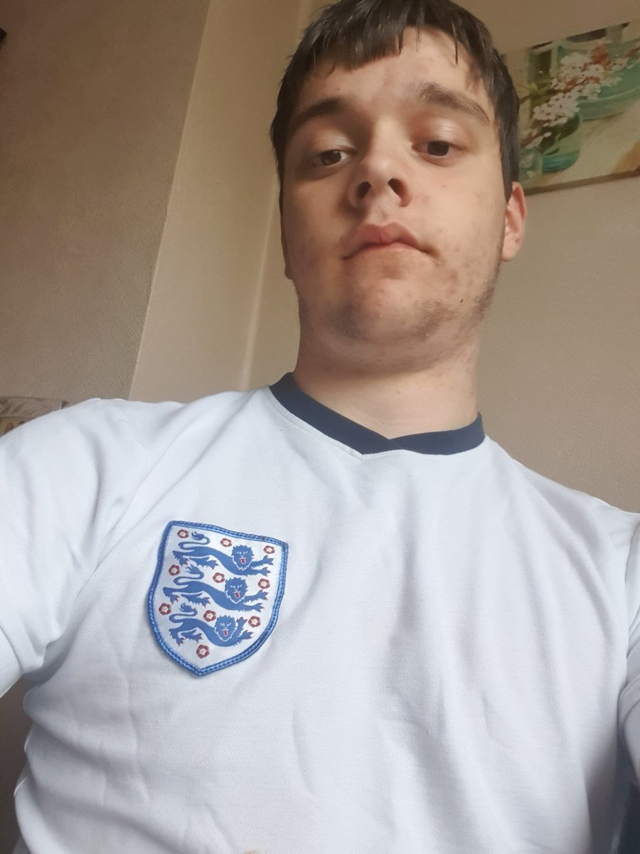 scottwaters_15's tweet photo. Sunday evening sorted. It is game time, england v Scotland from euro 96. The england shirt Is on and the refreshments are ready!! ππI β½οΈ#Euro96Relived #itv4 #WVCstayhome @WitchfordVC @C_PettiforPE @Zanda68 @gerrard_rebecca https://t.co/M277wtS5KB