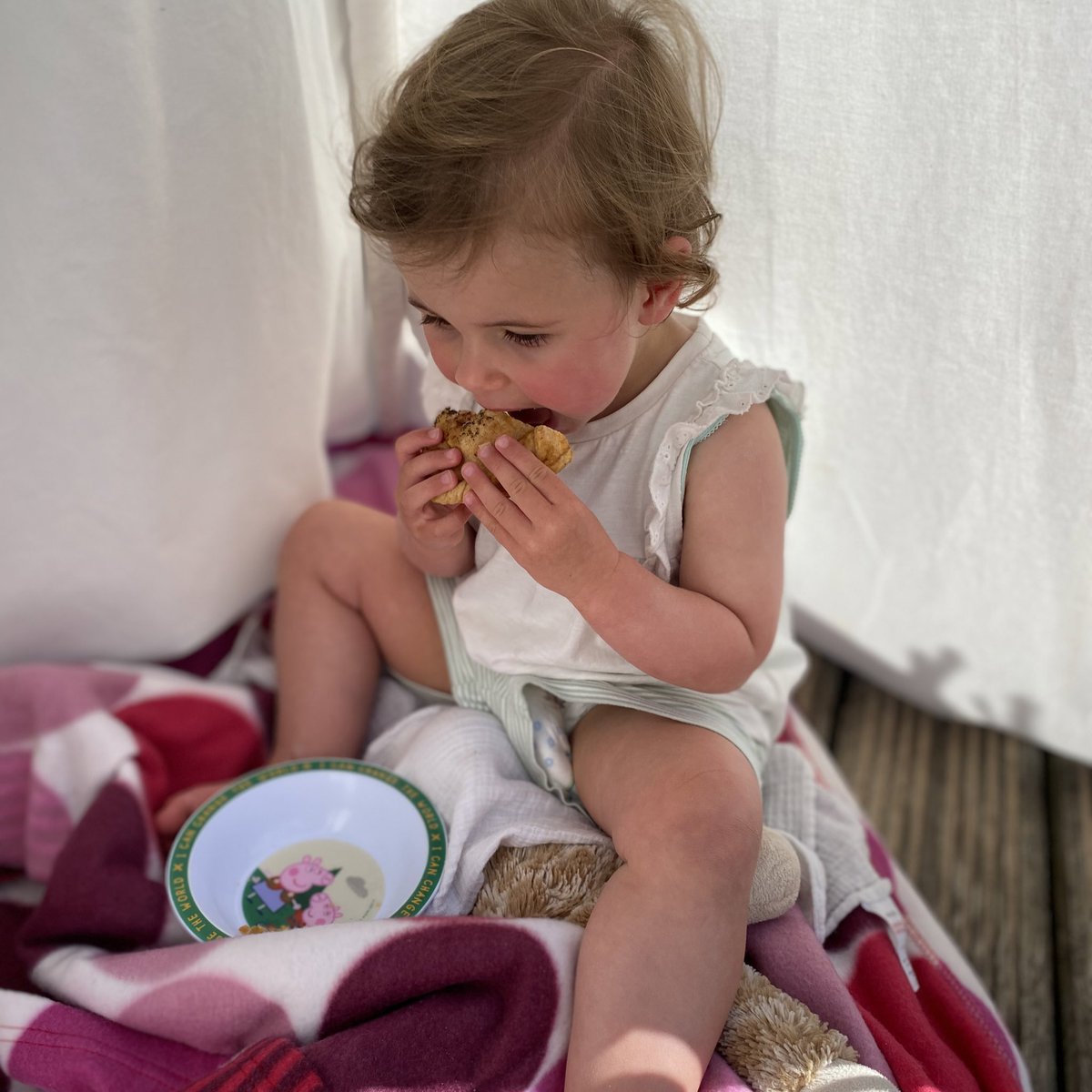 jamescutlan's tweet photo. Imagine Having A Sunday Roast And A Pasty On The Same Day, Oh And Porridge For Breakfast 😂
.
Izzy June Tucking Into Mother’s (Nanna’s) Homemade Pasty 💛🥰
.
#ProperMaid #Cornish #PastyLover https://t.co/v7gKikv95g