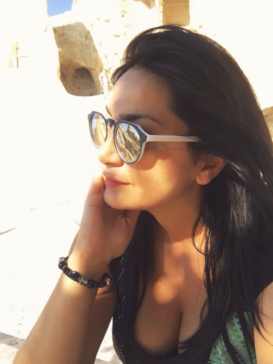 ArabaFenice1078's tweet photo. - Non mettetemi accanto a chi si lamenta senza mai alzare lo sguardo,
a chi non sa dire grazie,
a chi non sa più accorgersi di un tramonto.
Chiudo gli occhi.
Mi scosto di un passo.
Sono altro, sono altrove. -
#TheTaleOfMe #LiveAndEnjoy #Breathe #17Maggio https://t.co/oNgGwMv6WB