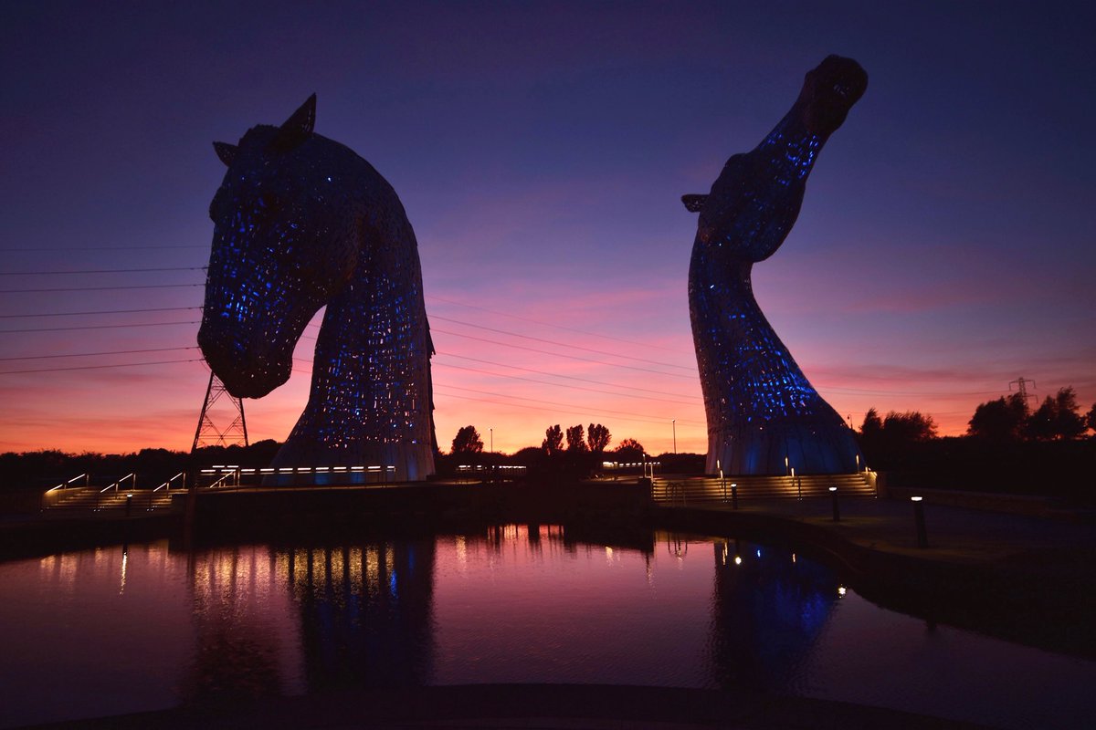 CharlesMcGuiga2's tweet photo. Sunset at the Kelpies. @VisitScotland @BeingScots @VFalkirk @DiscoverKelpies @StormHour @POTW @BBCScotWeather @Scottish_Banner @AP_Magazine @practphoto @DPhotographer @3LeggedThing @ScotsMagazine https://t.co/yzkc4dwkBJ