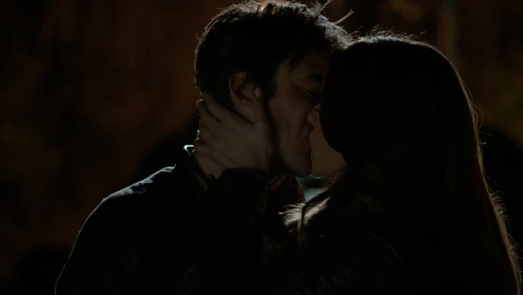 The original script for Damon and Elena kiss scene in 5x21pic.twitter.com/C...