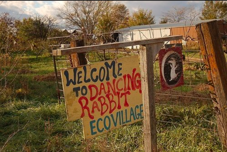 OffGridNetwork's tweet photo. #DancingRabbit is an ecovillage in #Missouri that's home to a community of residents dedicated to living sustainably and making a cultural change. The community focuses on #livingsimply, using #renewableenergy and building homes out of #sustainable and reclaimed materials. https://t.co/NaemkQ1Mch