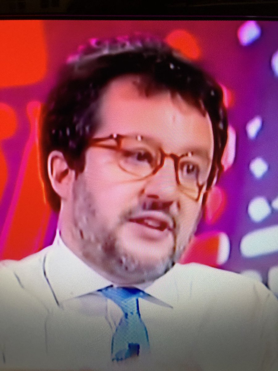 petronillarusso's tweet photo. #ASILVIA #Buongiorno #blob una classe politica deteriorata dal dna nazifascista e la pletora dei propri servi, hanno dato la stura a qnto di peggio e infamante si potesse riversare contro Silvia-Ashia a cui va tutta la nostra solidarietà e rispetto per le sue scelte umanitarie✌️ https://t.co/XlKFg1Gwss