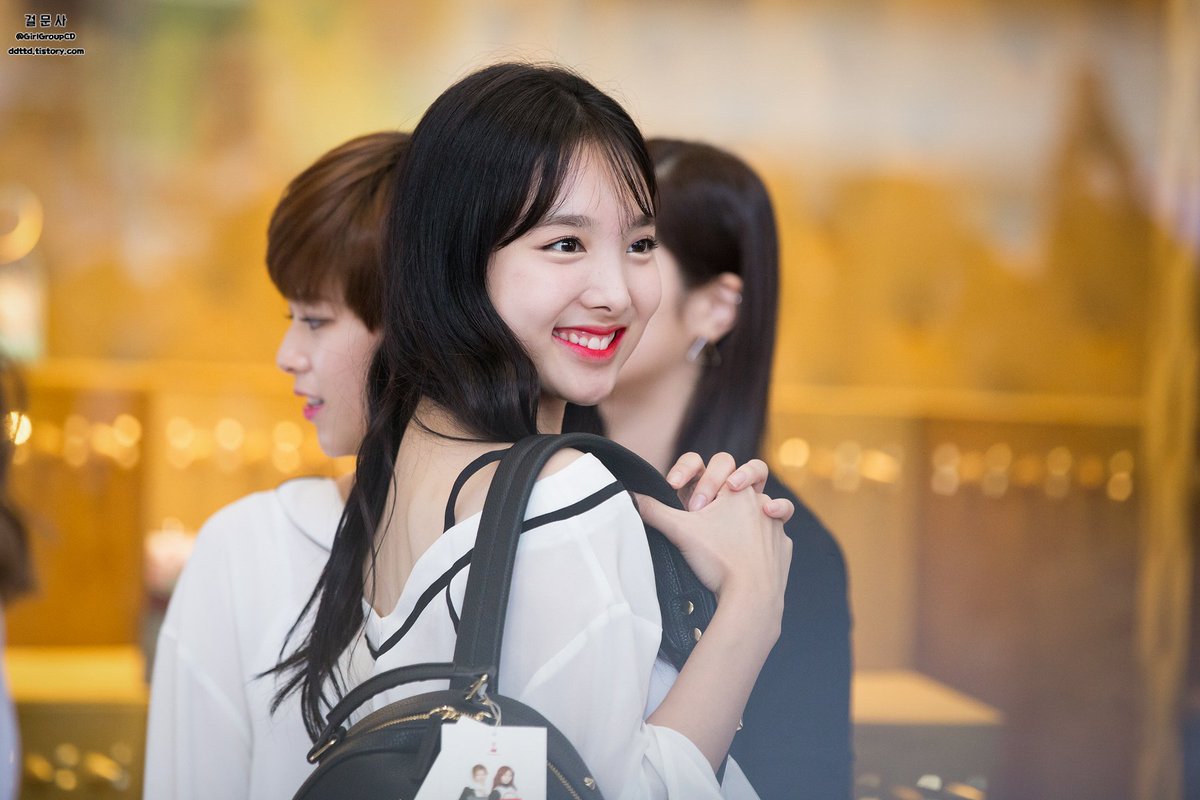 nayeonfilter's tweet photo. 160628 https://t.co/XsDoc7oODW