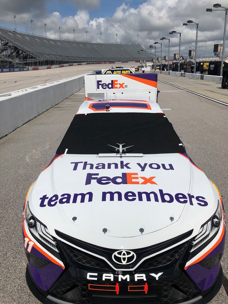 dennyhamlin's tweet photo. To the 475,000 @FedEx team members worldwide. Thank you. https://t.co/HHIkqzT4Uf