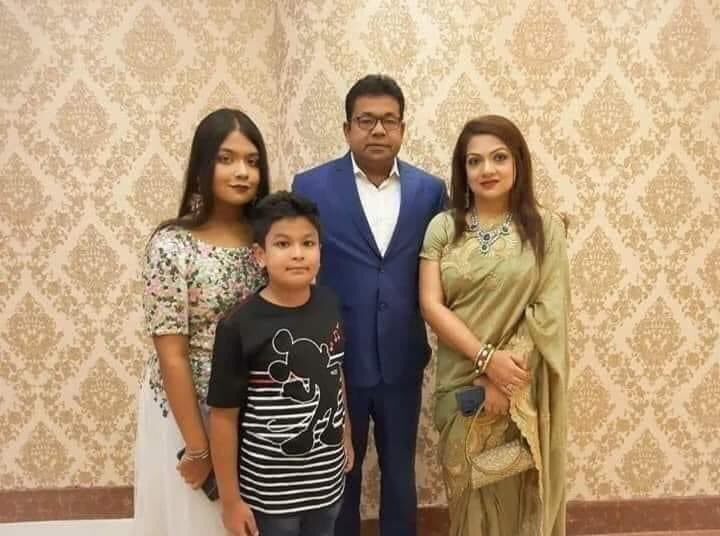 m_talukder3's tweet photo. ওরে বাটপার, 
নিজের পরিবার কত সুন্দর,
আর আমাদের সারাজীবন ছেকা খাওয়া গান শুনিয়ে গেল😒😒 https://t.co/DEzf7FaRG0