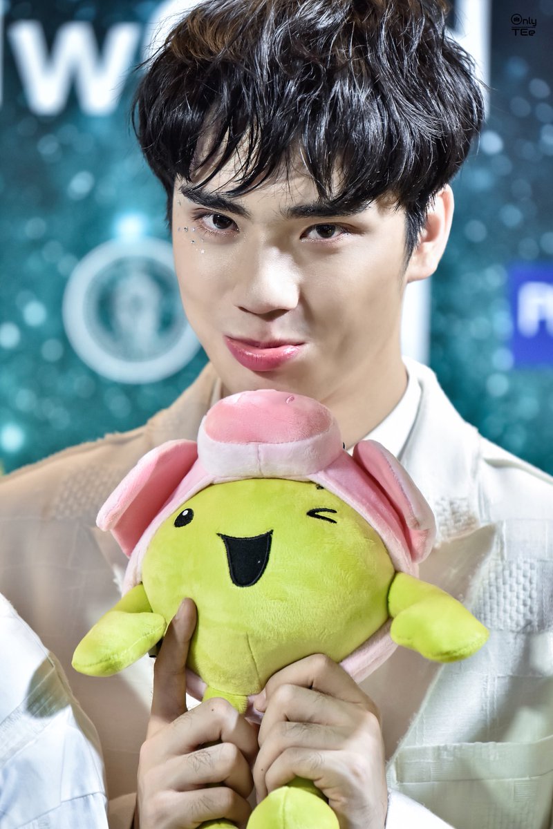 Only__TEe's tweet photo. [31.12.18] ...TEeTEe...
"AIS BANGKOK COUNTDOWN 2019" @ Centralworld 

‘ Sweet dreams ‘ ✨

#TEeThanapon 
#ZeedSimSBFIVE 
#AISBangkokCountdown2019 https://t.co/ol25E4nZXj