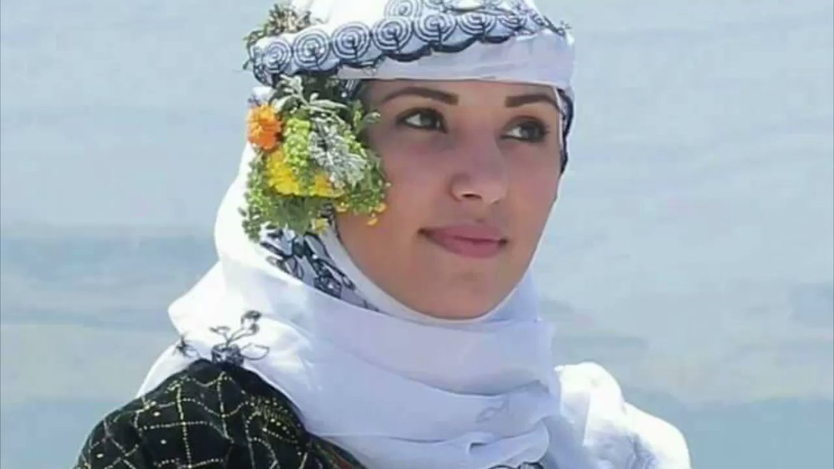 its_yemen's tweet photo. لا يوجد اجمل من الازياء اليمنية التقليدية ⁦❤️⁩

#لا_لسرقة_تراث_اليمن https://t.co/3gz00UGlHT