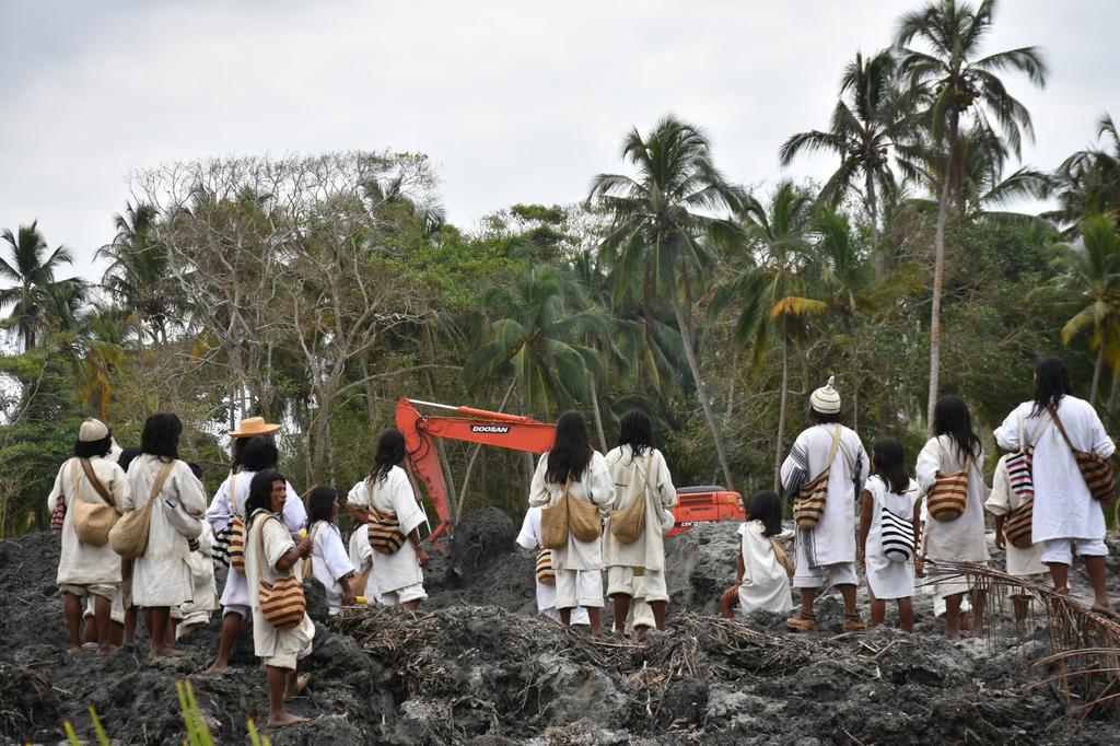 ctcsierranevada's tweet photo. #DenunciaPublica Destruccion Espacio Sagrado Línea Negra Pueblo Kogi SNSM, Requerimos Medidas De Proteccion y Salvaguarda Decreto 1500 @MinInterior @PGN_COL @DefensoriaCol #SalvemoselCorazondelMundo @IvanDuque @AliciaArango @fcarrilloflorez @CIT_indigena @cabildokankuamo @OWYBT https://t.co/I5xf9wCSe8