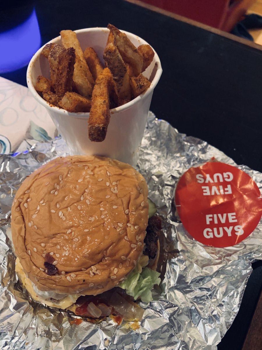 NicolasDeLetter's tweet image. You can never go wrong with #supportlocal @FiveGuys! #poweredbylightspeed #lightspeedlocal