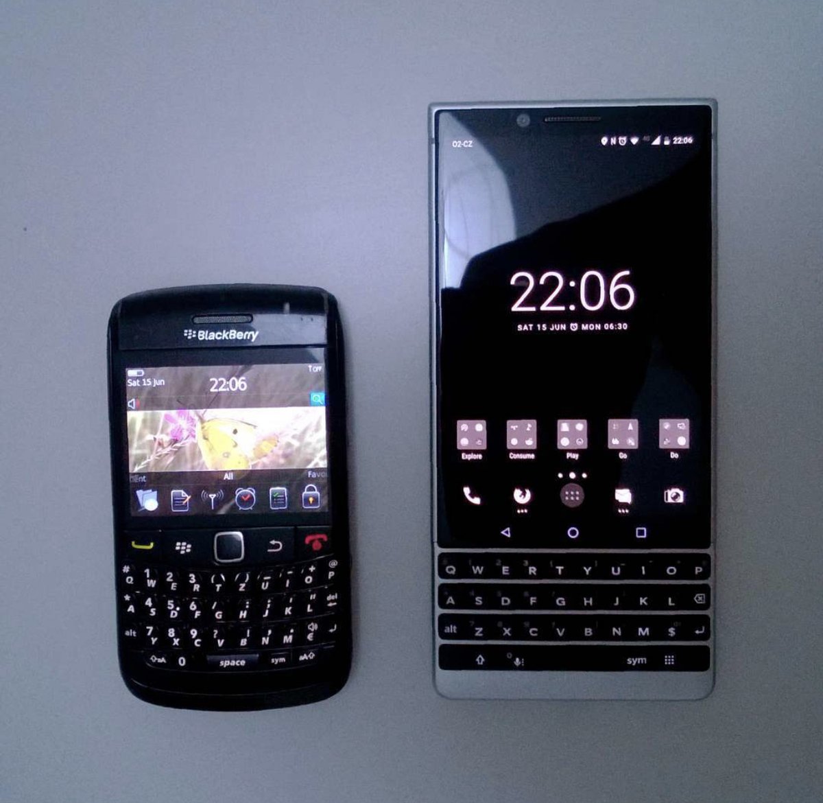 GoTalkUSA's tweet photo. This 👈 or that 👉 #blackberry9780 #blackberrykey2 #blackberry #bbm #blackberrymobile #key2 #key2le https://t.co/aOVxdr7WN8