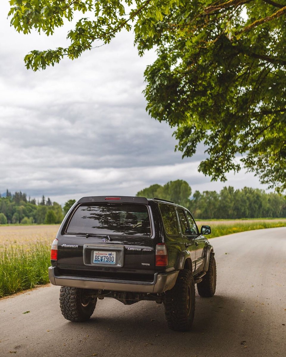 ToyTecLifts's tweet image. Sunday vibes with thehassler_gram on Instagram! 🤘

Build:

• @IVDSuspension⠀
• ToyTec Superflex rear coils, body lift &amp;amp; diff drop⁠⠀
• @SPCAlignment UCAs
• @CooperTire STT Pro Discoverer 35s⁠⠀
• FN Wheels Countersteer Offroad

Tag #toytec for a chance to be featured.