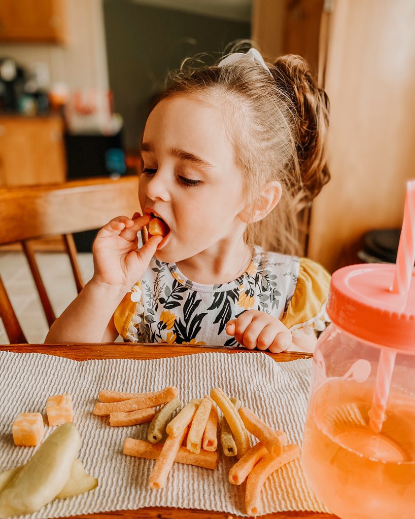 whos_brittney's tweet photo. “McKynlee that’s a big bite!” 
Her : ... “I know ‘cause I like big bites.” 

Okay but same kynnie. #snacktime 😋 https://t.co/gGGPBbDhbC