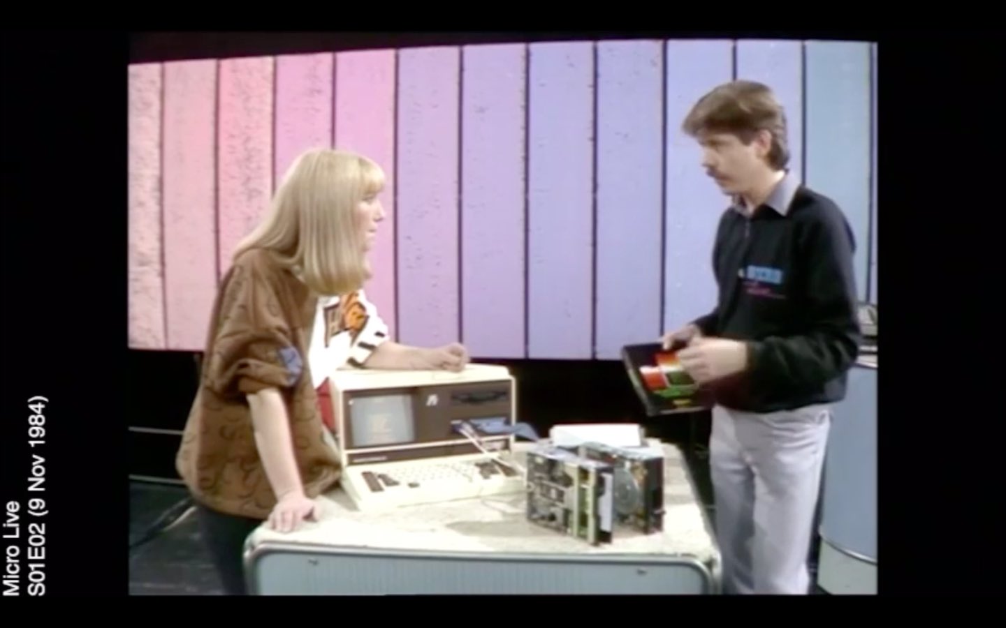 joanne-mcneil-on-twitter-lesley-judd-micro-style-icon-https-t-co