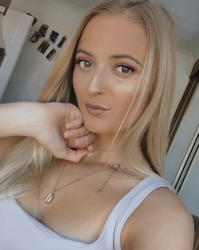 Imogenpierce_'s tweet photo. The fact my necklace isn’t the right way round in these is really bugging me https://t.co/Al5yGLFvaM