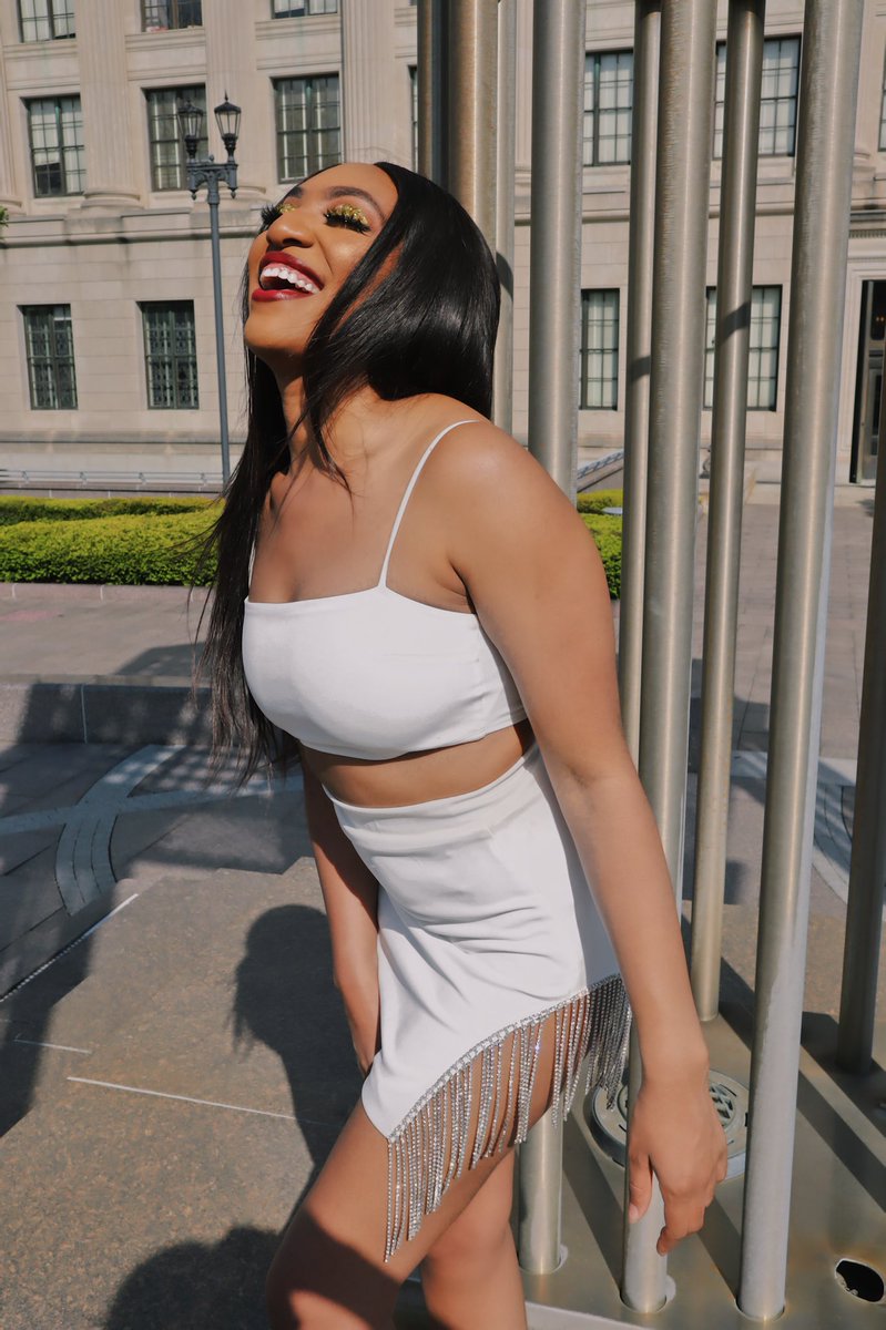 aishayou_'s tweet photo. it ain’t perfect but everything’s beautiful here. #Timeless24 🌹 https://t.co/IdtNulZmv1