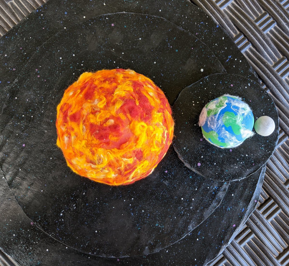 Samanth63668611's tweet image. If space were made of cardboard and clay ❤️ #TheColeWay #SunEarthMoon @Tcamille2126