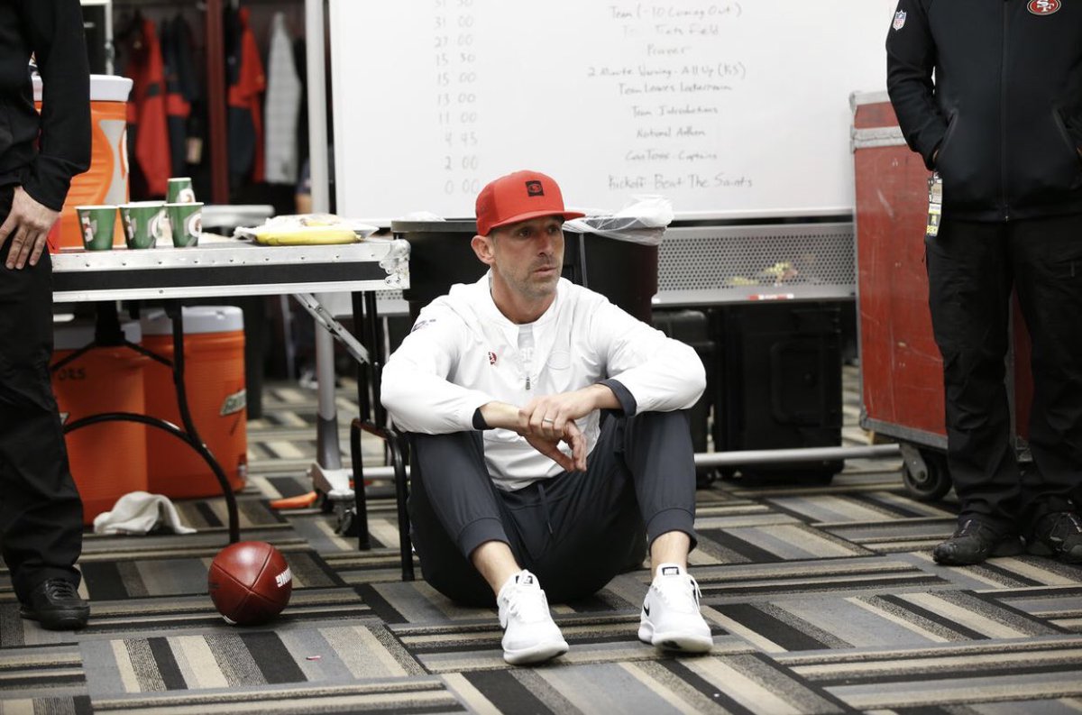 BeachFaithful's tweet photo. There’s something about the way Kyle Shannahan sits on the floor in the locker room that’s so cool and gravitating. https://t.co/RJAkAkhc5C