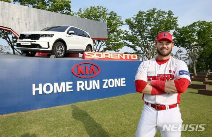 DanielKimW's tweet photo. What an awesome week for @PrestonTucker20! Batted 0.417 with 2 hrs/9 rbis and also won a KIA Sorrento (approx $32,000) jeep. Why is he getting a car? If a HR directly lands in “KIA Home Run Zone”, you get a car! Congrats! 🎉🎊🍾 https://t.co/jlr1LZQNaf