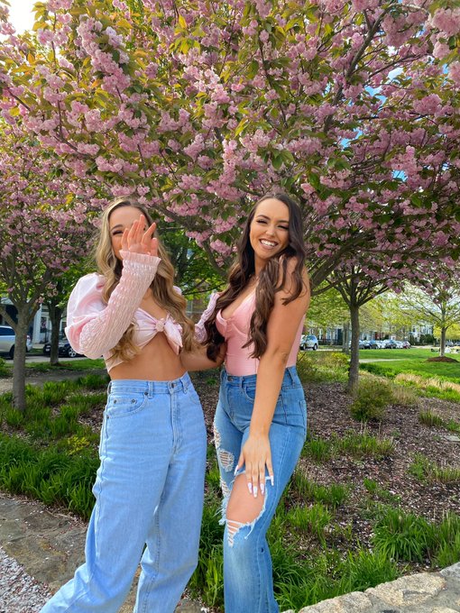 Our attempt at twinning👸🏼👸🏻💕 https://t.co/go1zDAmJmb