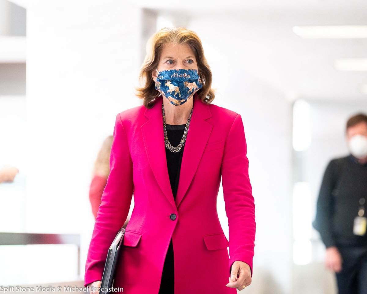 m1brochstein's tweet photo. Face mask styles at the U.S. Capitol. #PatRoberts #Kansas #USMC #LIsaMurkowski #Alaska #NancyPelosi #DonnaLewisMask #TimScott #SouthCarolina https://t.co/kdI14QgUEH