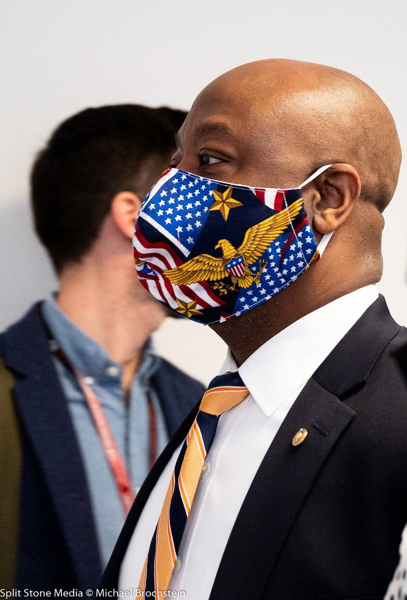 m1brochstein's tweet photo. Face mask styles at the U.S. Capitol. #PatRoberts #Kansas #USMC #LIsaMurkowski #Alaska #NancyPelosi #DonnaLewisMask #TimScott #SouthCarolina https://t.co/kdI14QgUEH