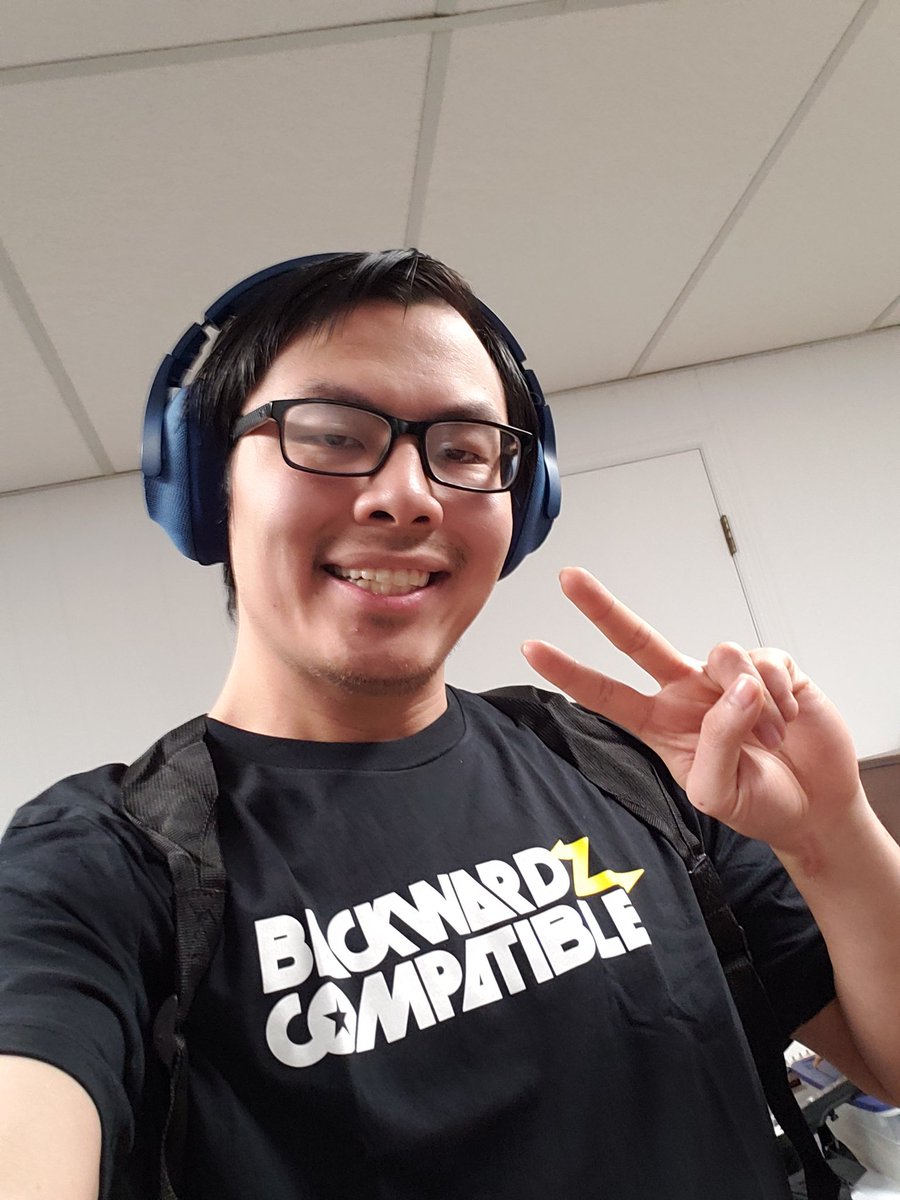 zhuquide's tweet photo. #BackwardzCompatible #BzC How do I look? @KyleTaylor416 @Cole_Gallian @ScrewAttackSam @chattykinson It's hard to tell, but I am wearing the backpack. https://t.co/v4MtWTlkda