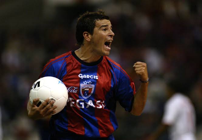 Atlante's tweet photo. 🤔 ¿Cuál es el jugador que más extrañan? 🤓🐎

Ídolos del pasado o esos cracks que los marcaron...

#ContigoDondeSea 🔵🔴
#QuedateEnCasa 🏘️ https://t.co/s0VlAxgLFs