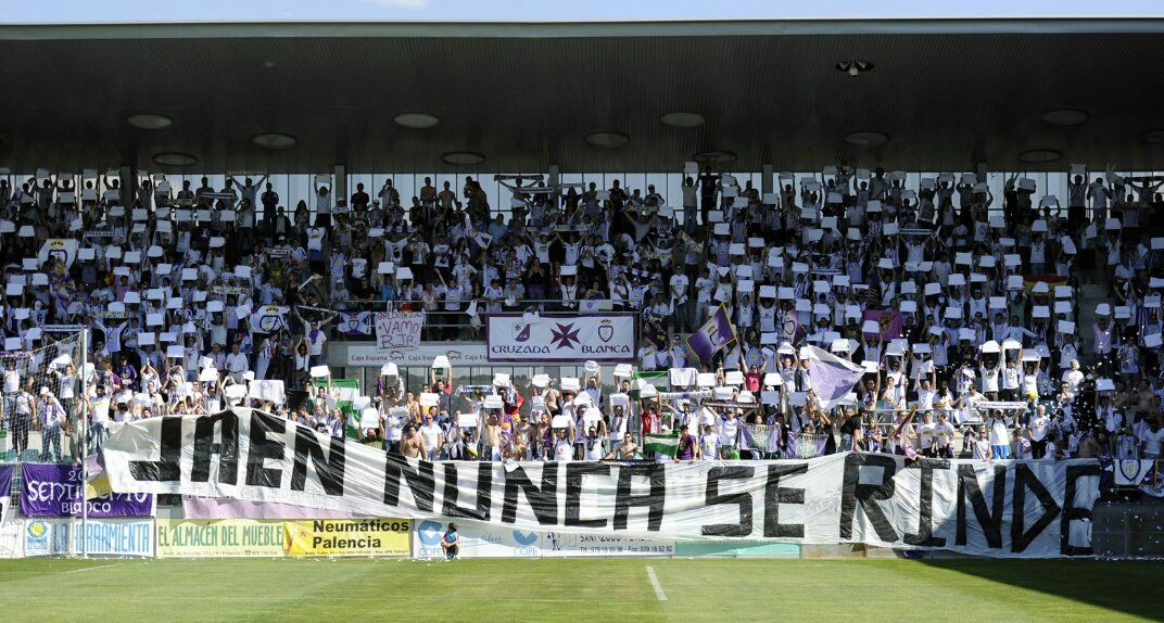 Da_rueda's tweet photo. Porque Jaén nunca se rinde. Por más tardes de Gloria. Por más años de sueños. Por Jaén. Por el @RealJaenCF 

#SOSREALJAEN #SOSREALJAÉN https://t.co/KA2o0fs8XD