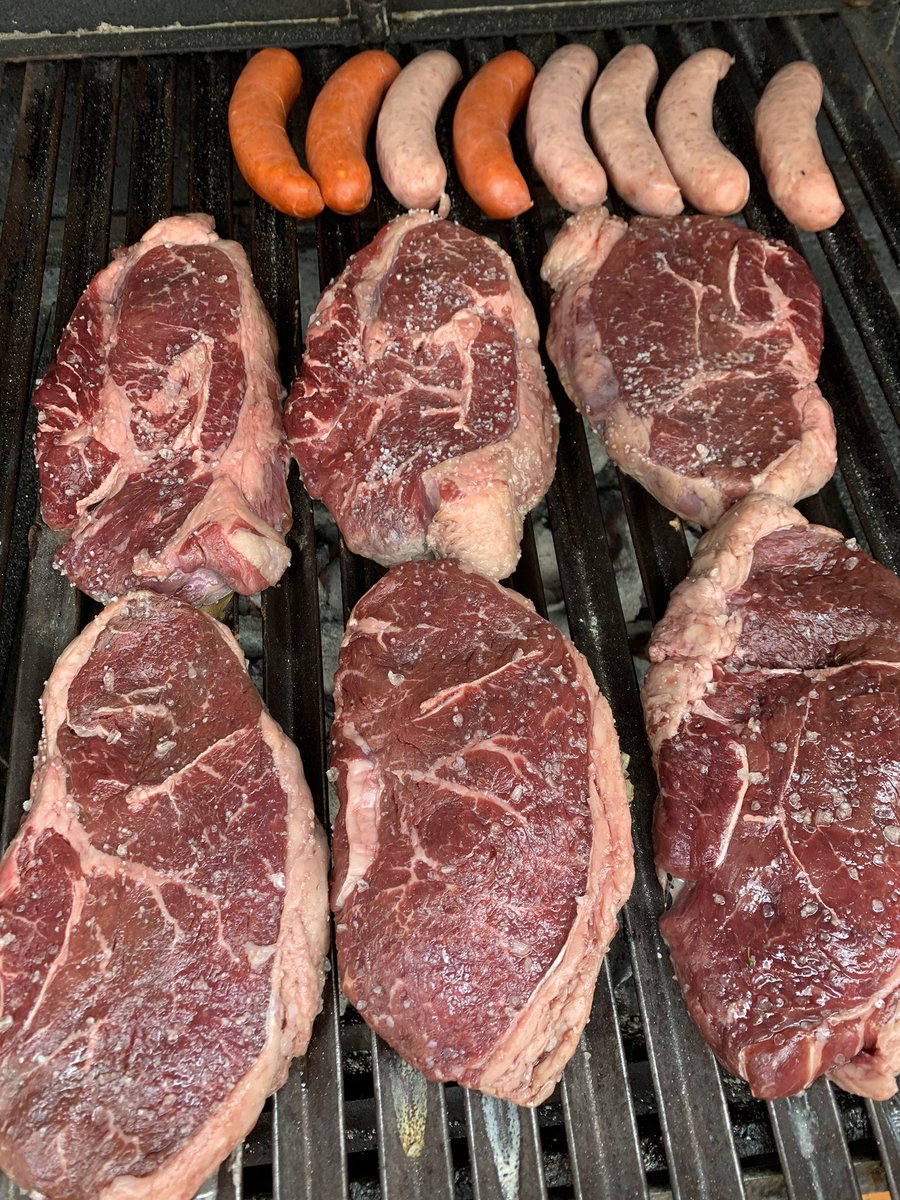 MPFoodFreak's tweet photo. Un precioso asado con churrascos. Una delicia de corte. Les dejo algunas imagehh no es del proceso. Quedaron fregonsisimos! https://t.co/bt9PLueYz4