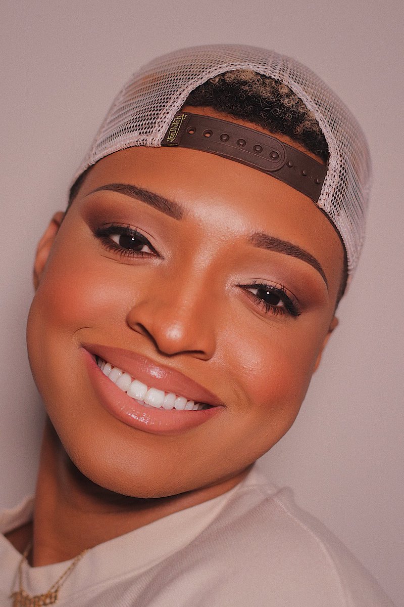 kamm_lester's tweet photo. Ready to go on my virtual date thanks to Maybelline! 😝🔥🖤SIKE this is just for me to feel my absolute best and show you guys how I achieved this insta baddie natural glam look using​ all @Maybelline products. #ad #GetReadWithMe #MaybellinePartner https://t.co/jqJyAuqkeZ