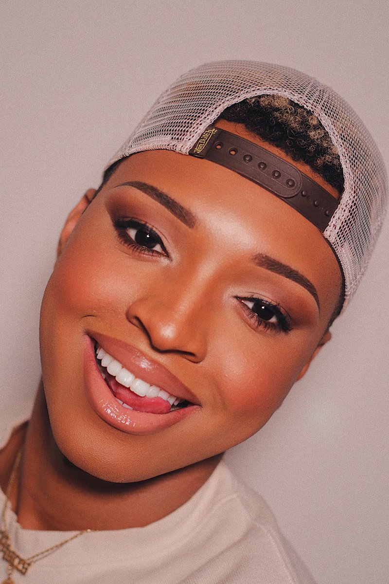 kamm_lester's tweet photo. Ready to go on my virtual date thanks to Maybelline! 😝🔥🖤SIKE this is just for me to feel my absolute best and show you guys how I achieved this insta baddie natural glam look using​ all @Maybelline products. #ad #GetReadWithMe #MaybellinePartner https://t.co/jqJyAuqkeZ