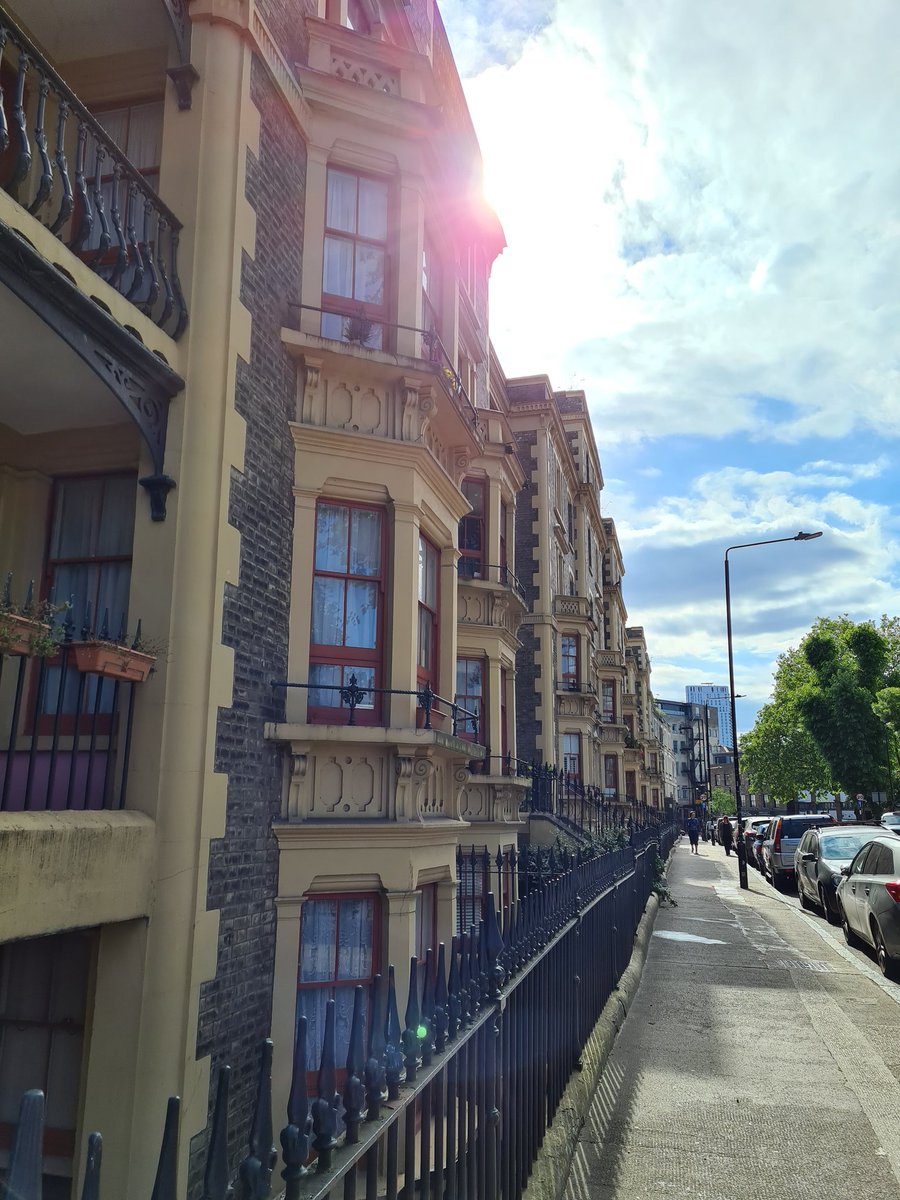 Thestylist4you's tweet photo. East London streets, Old dwellings near columbia Road flower market #shoreditchchurch #geffryemuseum https://t.co/npIa2LV52t